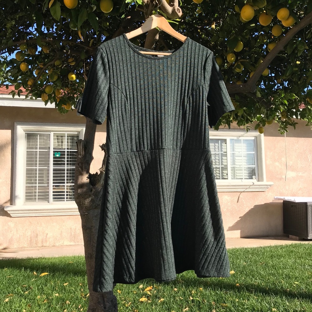 H&M Forest Green Short Sleeve Ribbed Dress
